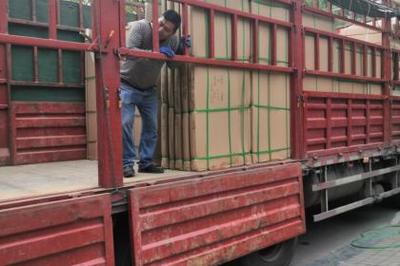 搬家拉貨，裝卸搬運——專業(yè)團隊壹佰業(yè)，讓生活重物變輕松